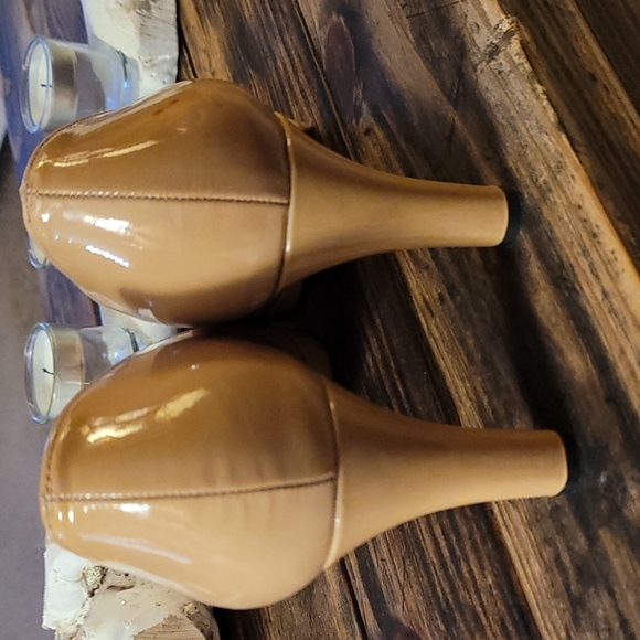 Stuart Weitzman Hummus Aniline Patent Leather Pumps Rounded Toe - Picture 8 of 15